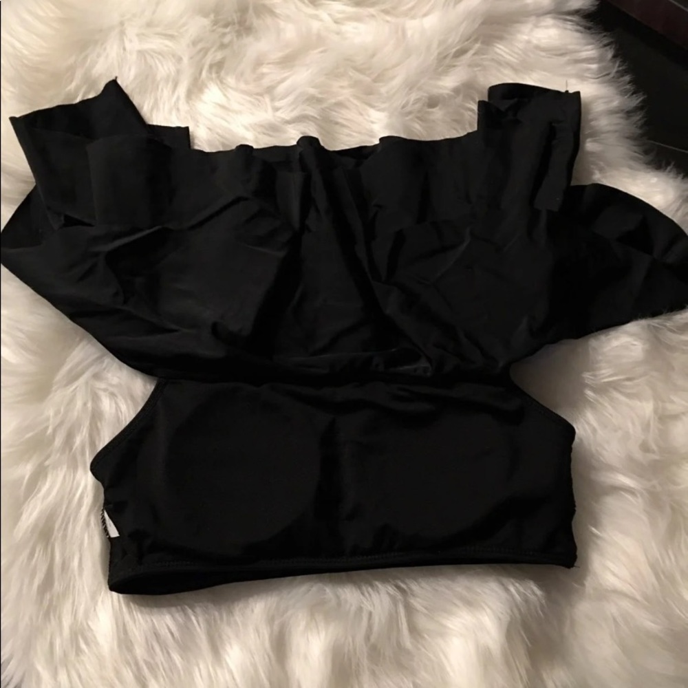 New small Off Shoulder Ruffled Bikini Set - Picture 4 of 7